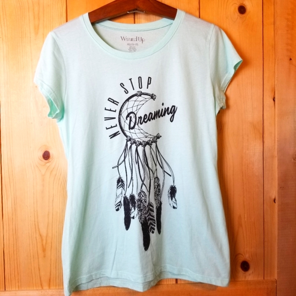 Wound-Up "Never Stop Dreaming" Dreamcatcher Graphic Crewneck Short Sleeve Shirt